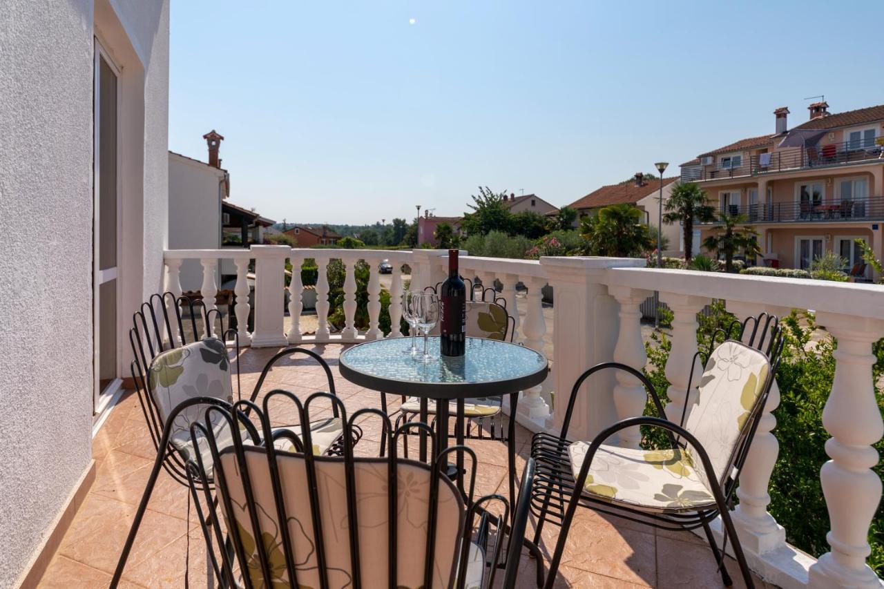 Apartments Oliva Poreč Exteriör bild