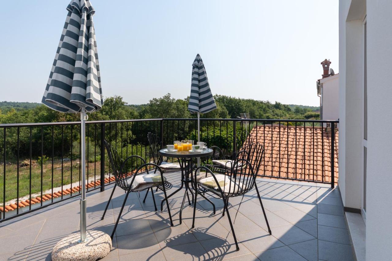 Apartments Oliva Poreč Exteriör bild