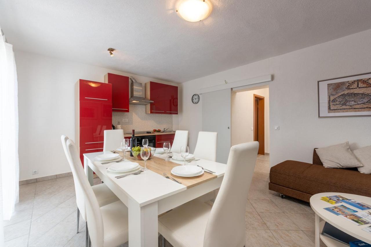 Apartments Oliva Poreč Exteriör bild